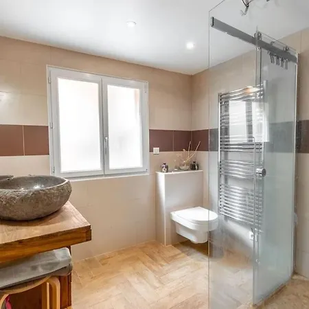 Lovely Townhouse In A Lively Area Close To The Old Apartment *