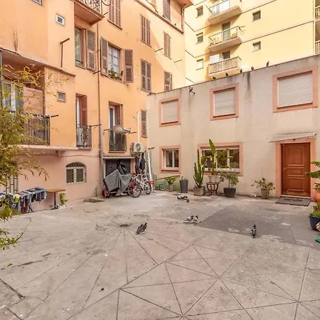 Lovely Townhouse In A Lively Area Close To The Old Nice