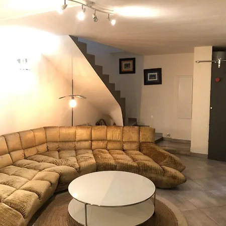 Lovely Townhouse In A Lively Area Close To The Old Apartment *